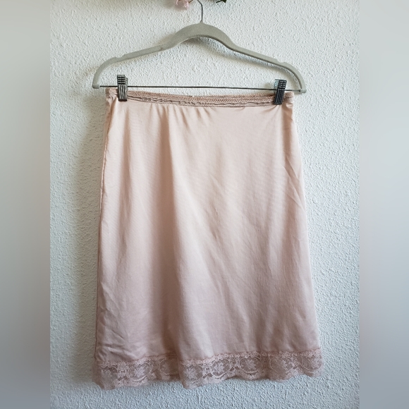 Vintage Behind every Olga there beaty is an Olga Women Slip Skirt Linger… - Picture 2 of 8